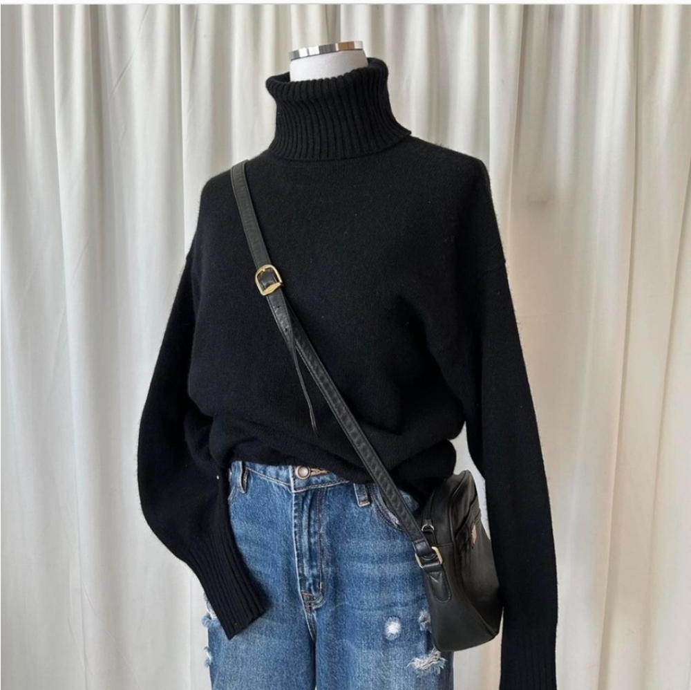 GAP Black Turtleneck Sweater